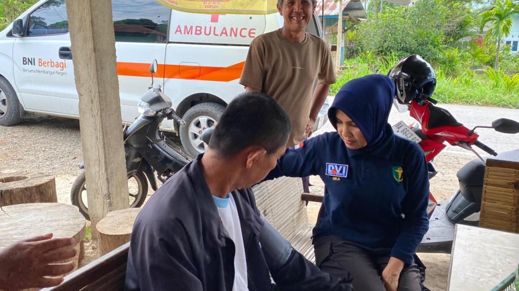 Polda Sumbar Terjunkan Tim Dokkes, Berikan Layanan Kesehatan Gratis bagi Korban&nbsp;Banjir