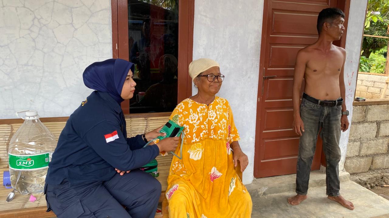 Wujud Kepedulian Polri, Biddokkes Polda Sumbar Gelar Pengobatan Gratis bagi Korban Banjir di Kota Padang