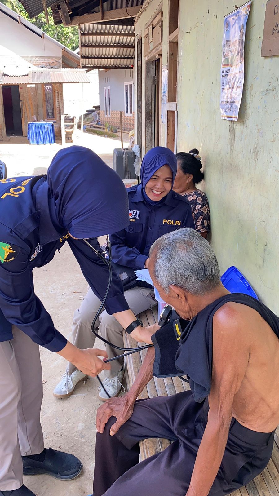 Biddokkes Polda Sumbar Terjunkan 40 Personel Medis Tangani Keluhan Kesehatan Warga Terdampak Banjir
