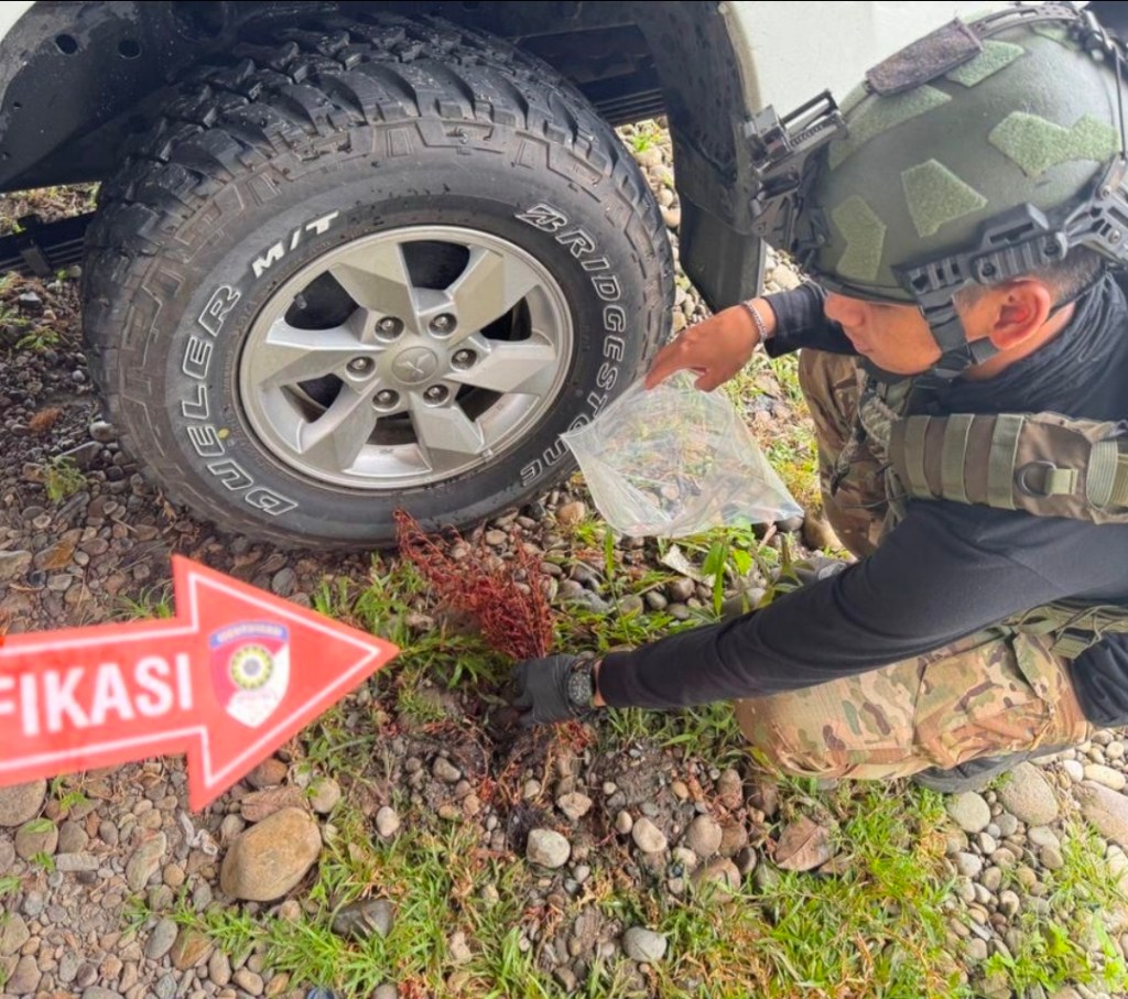 Ambulans Hampir Dibakar, Warga Dekai Bertahan Selamatkan Satu-Satunya Akses&nbsp;Berobat