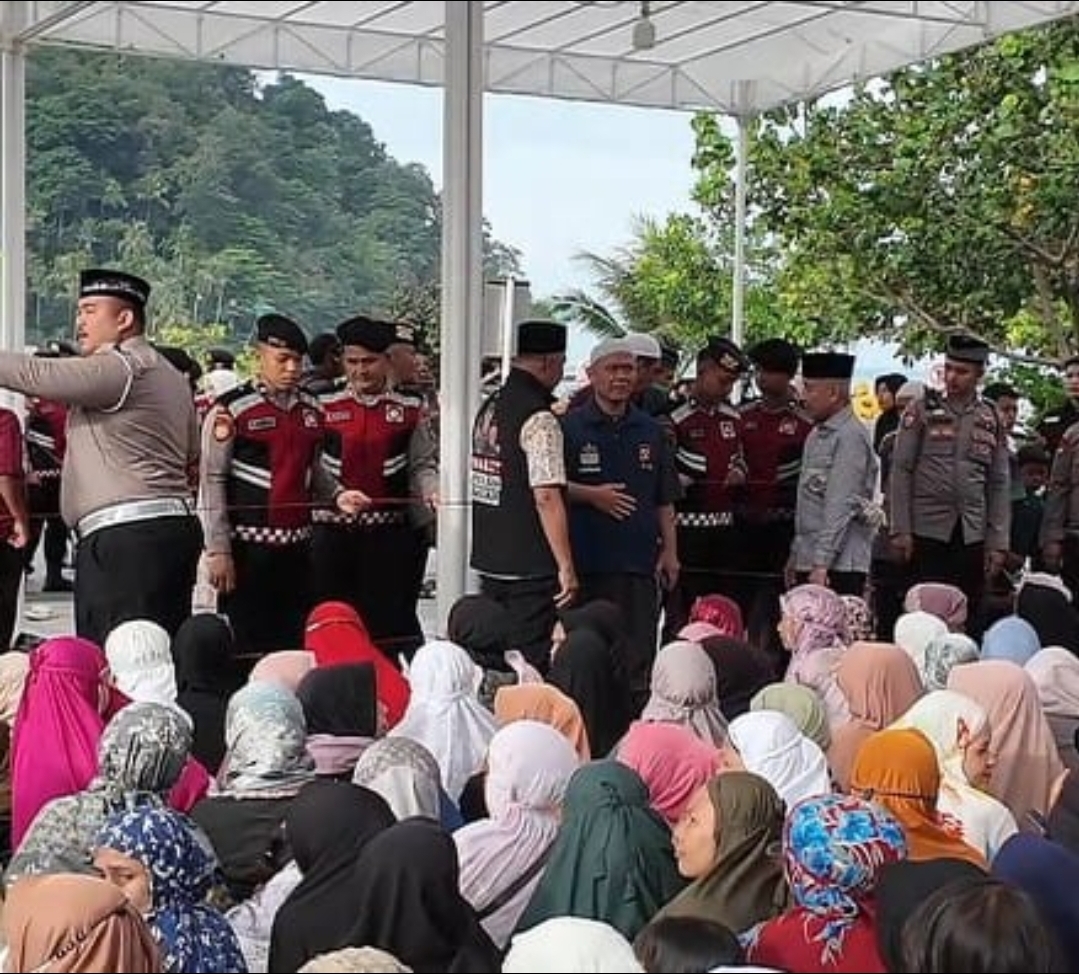 Wujudkan Sinergi Nyata, Polda Sumbar dan Yayasan AHakim Salurkan 17 Ton Beras bagi Jamaah Subuh
