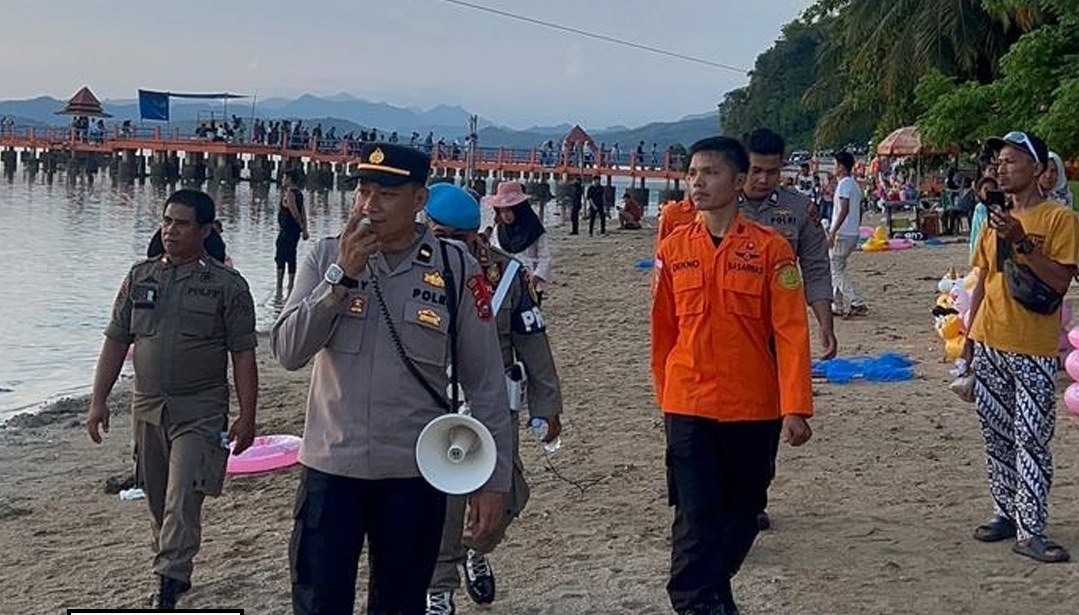 Kendalikan Keamanan Objek Wisata: Kepala Pos Yan Pantai Carocok Pastikan Keselamatan Pengunjung Melalui Patroli Terpadu