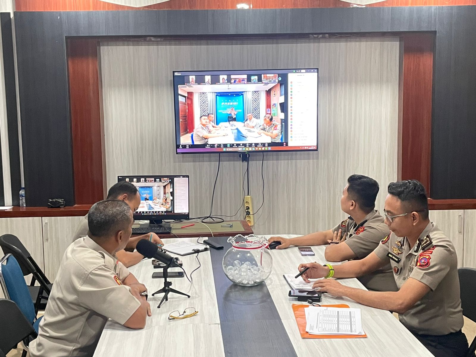 Perkuat Karakter Religius Personel, Polda Sumbar Luncurkan Program ‘One Day One Khatam’ dan Berangkatkan 20 Anggota Umroh Gratis