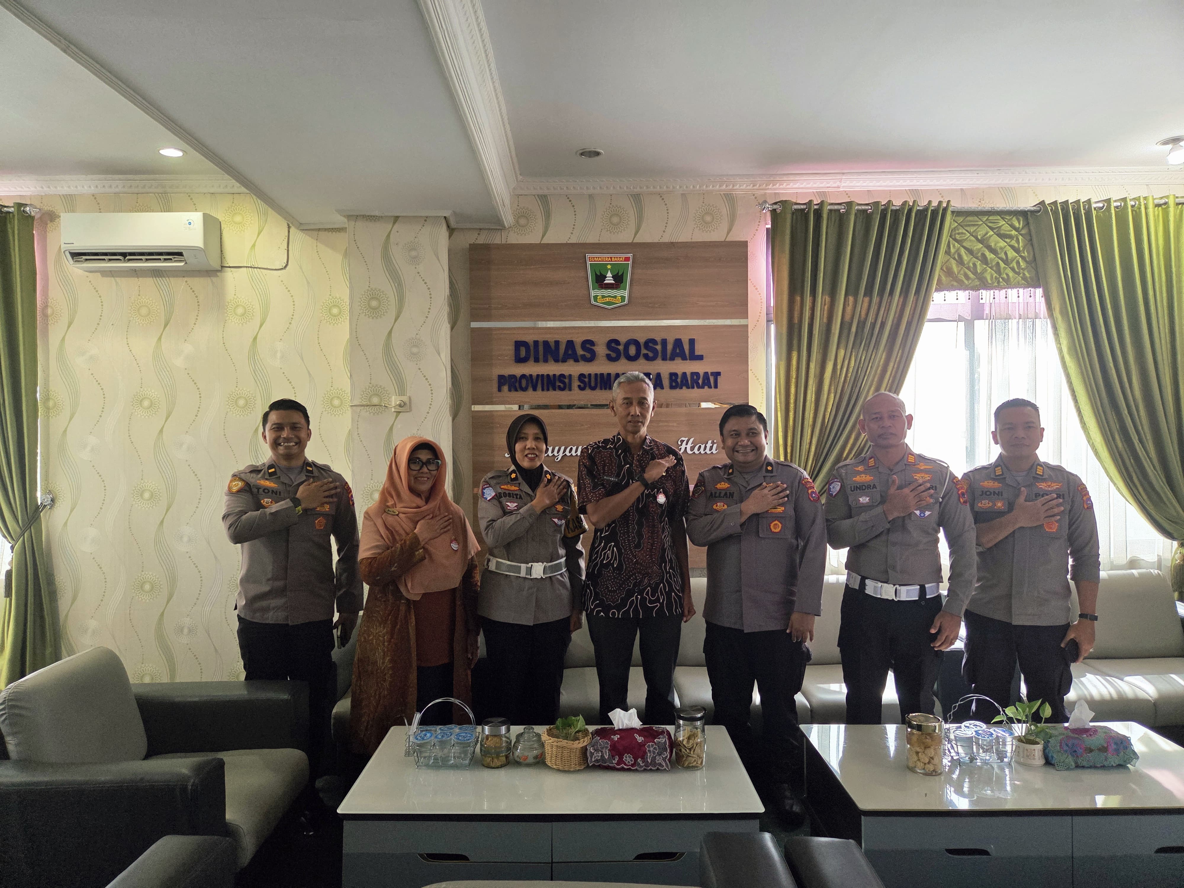 Putus Rantai Kemiskinan: Kadinsos Sumbar Apresiasi Visi Kapolda Irjen Pol Gatot Tri Suryanta dalam Membina Sekolah Rakyat
