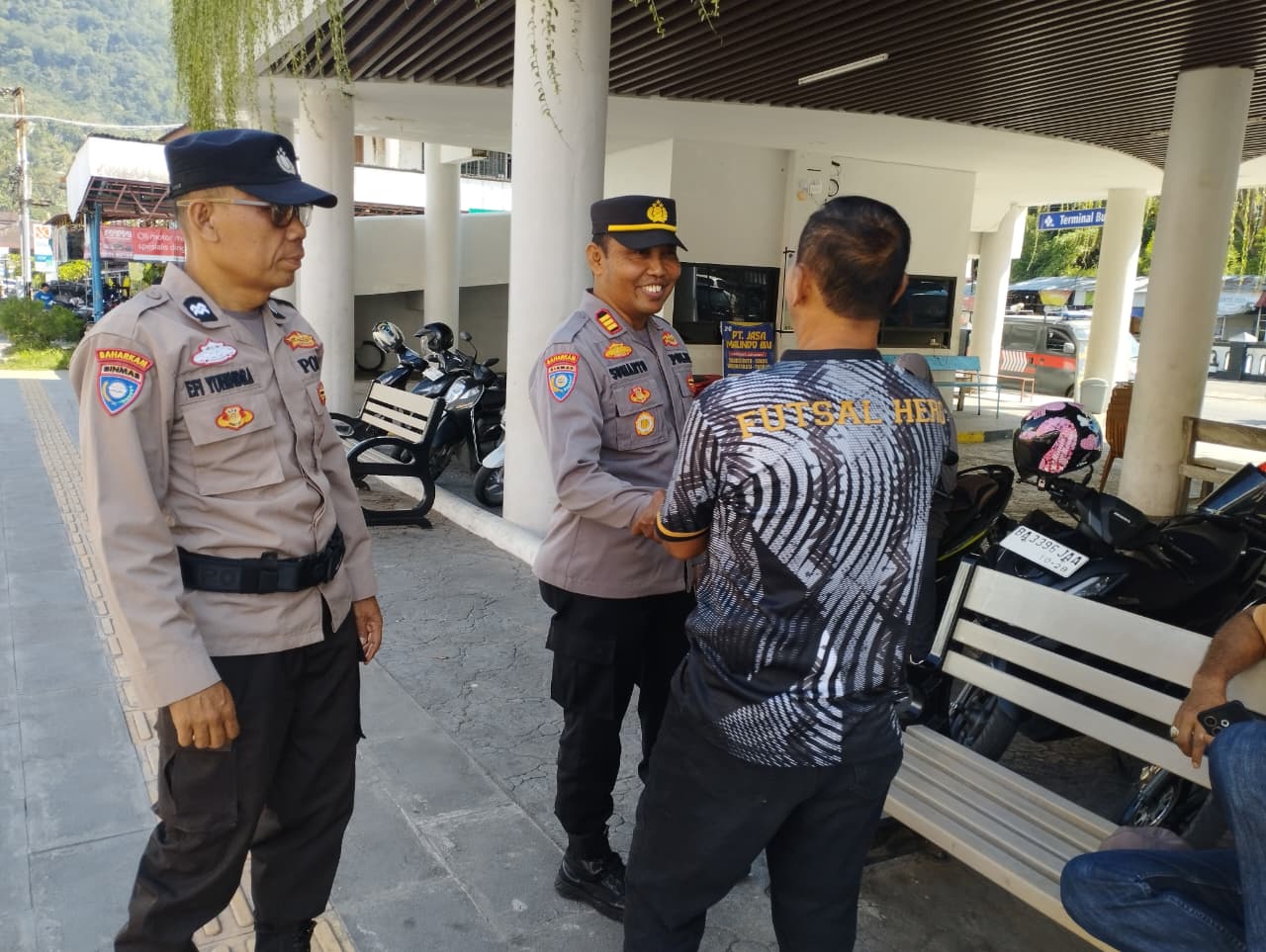 Kasat Binmas Polres Sawahlunto Gelar Silaturahmi Kamtibmas di Terminal Pasar, Ajak Warga Waspada Selama Ramadhan