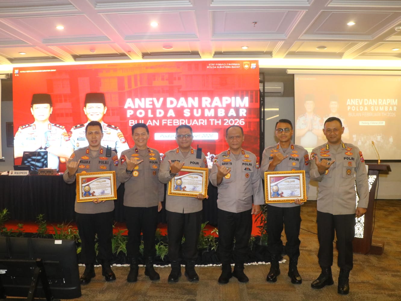 Hattrick Prestasi Pelayanan Inovatif, Kapolres Sijunjung AKBP Willian Harbensyah Kembali Terima Penghargaan Juara 1 Kapolda Sumbar