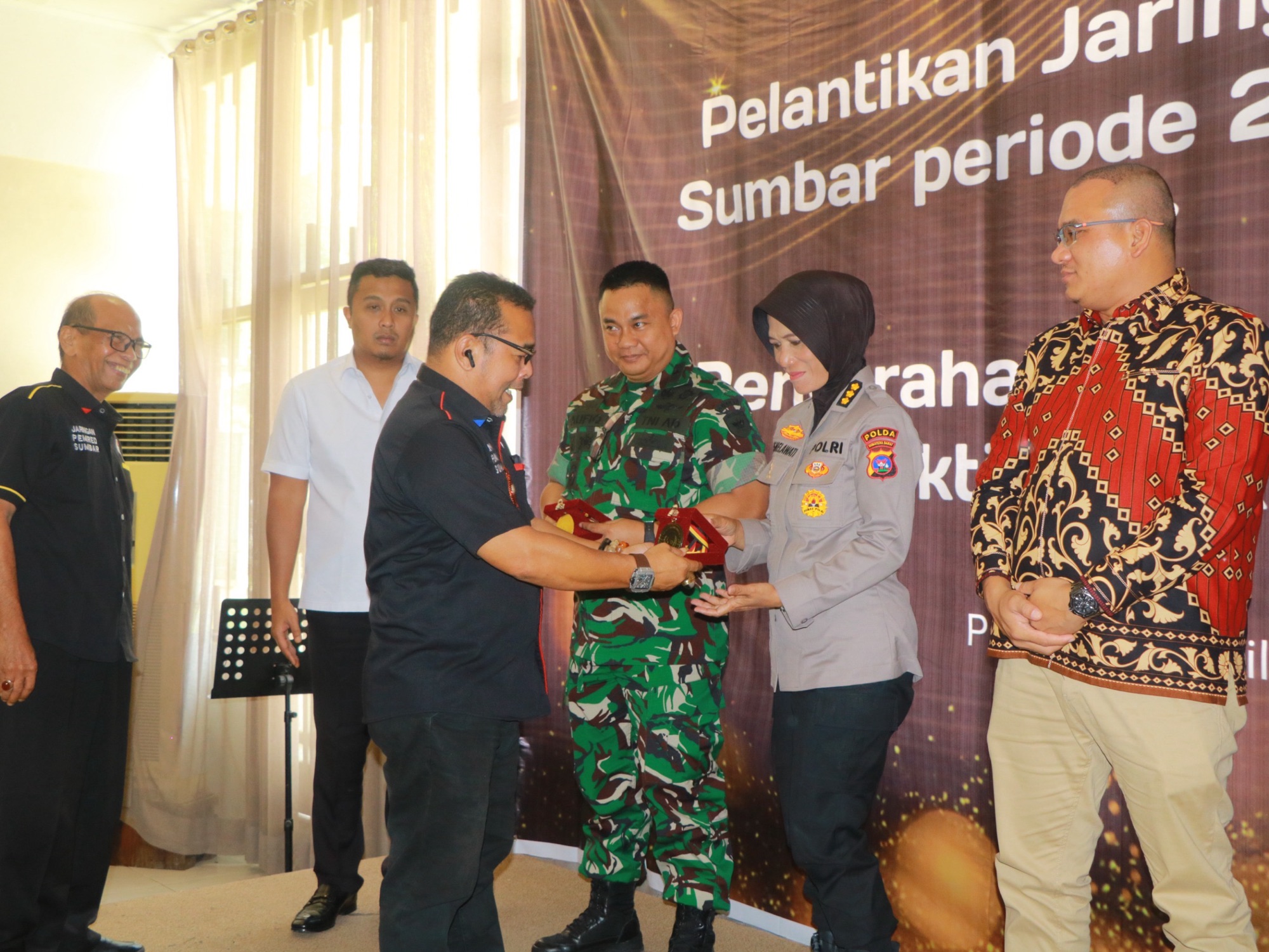 Polda Sumbar Terima Medal of Honor pada Pelantikan JPS Periode 2025–2028