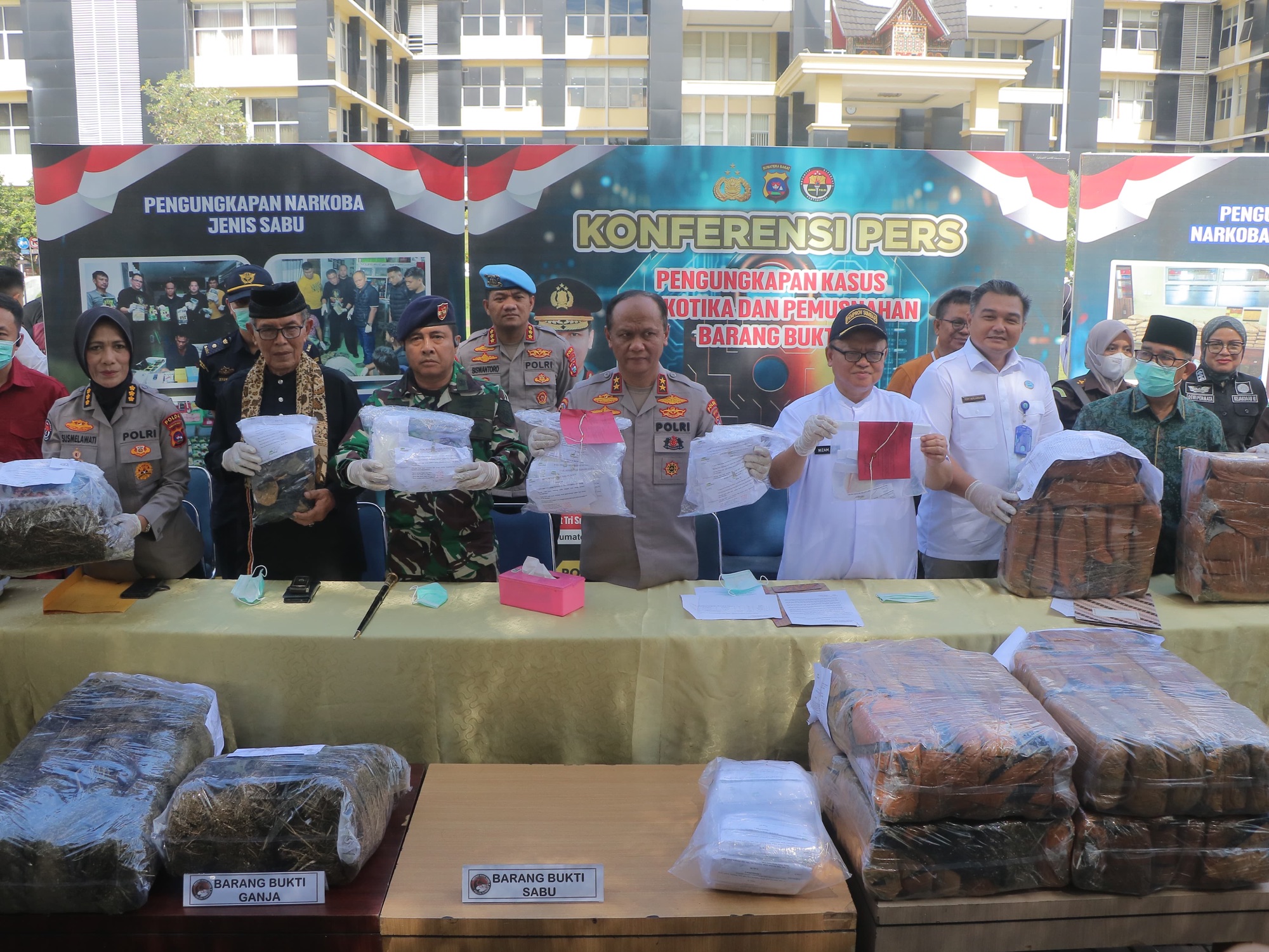 Polda Sumbar Ungkap 7 Kasus Narkotika Selama Maret 2026, Sita 9,9 Kg Sabu dan 110 Kg Ganja; Kapolda: Peredaran Masih Marak