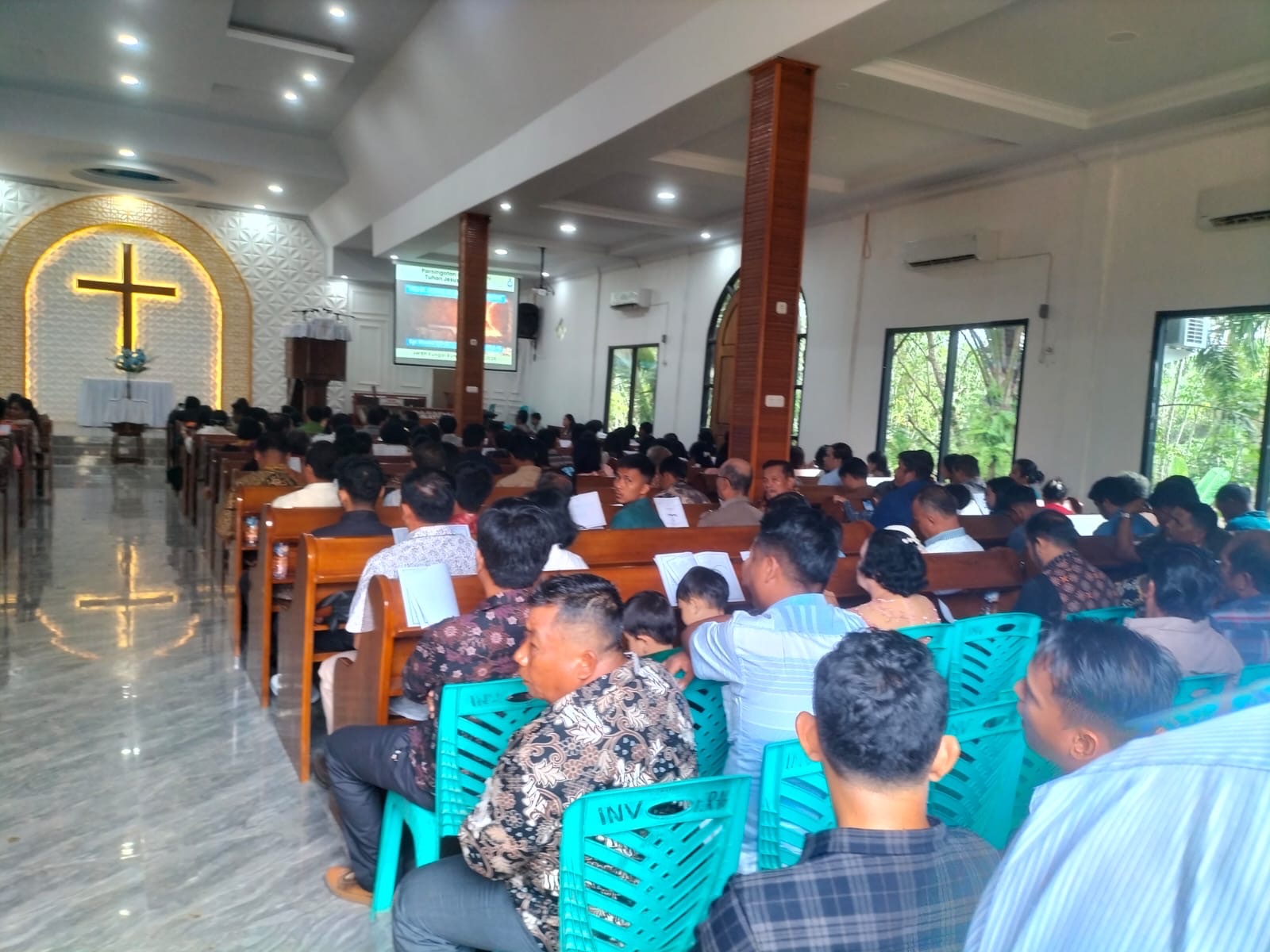 Jamin Rasa Aman, Polres Dharmasraya Kawal Ibadah Peringatan Wafatnya Isa Almasih