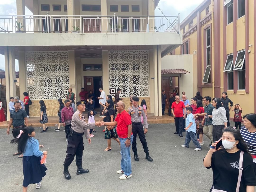 Personel Polresta Bukittinggi Laksanakan Pengamanan Ibadah Jum’at Agung, Pastikan Umat Beribadah dengan Aman dan Khidmat