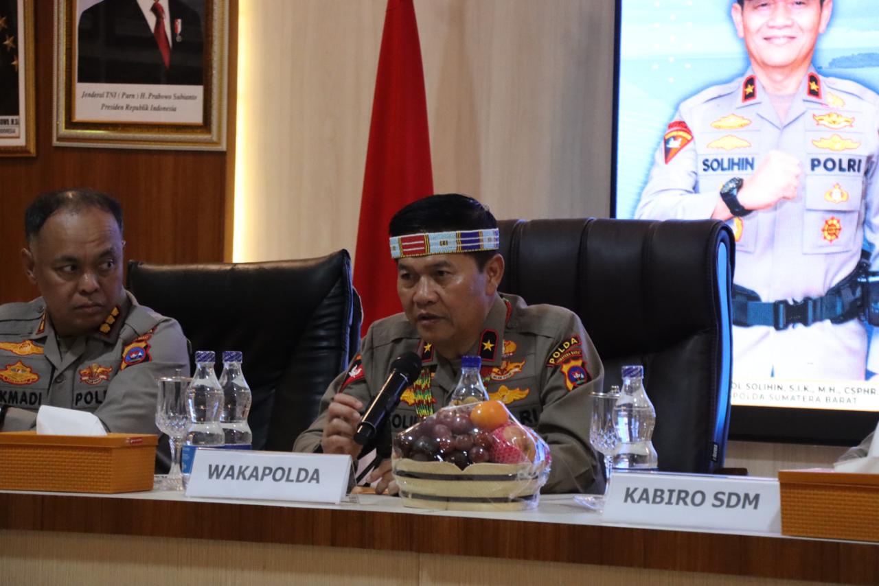 Kunjungi Bumi Sikerei, Wakapolda Sumbar Beri Arahan Khusus Terkait Integritas dan Kedekatan dengan Rakyat