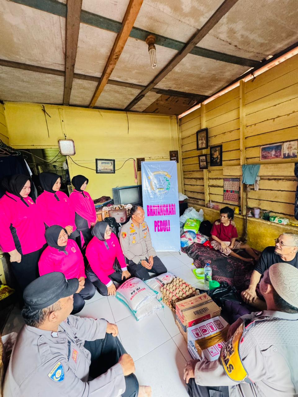 Polri Untuk Masyarakat, Kapolsek Sungai Beremas Sambangi Pasutri Menderita Sakit Menahun di Nagari Air Bangis Pasbar