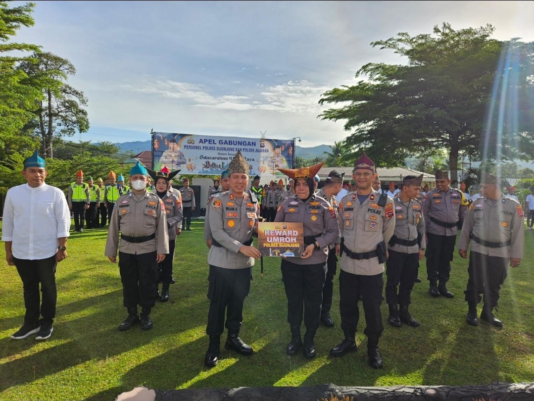 Kapolres Sijunjung Kembali Berikan Reward&nbsp;&nbsp; Ibadah Umroh Kepada Personel