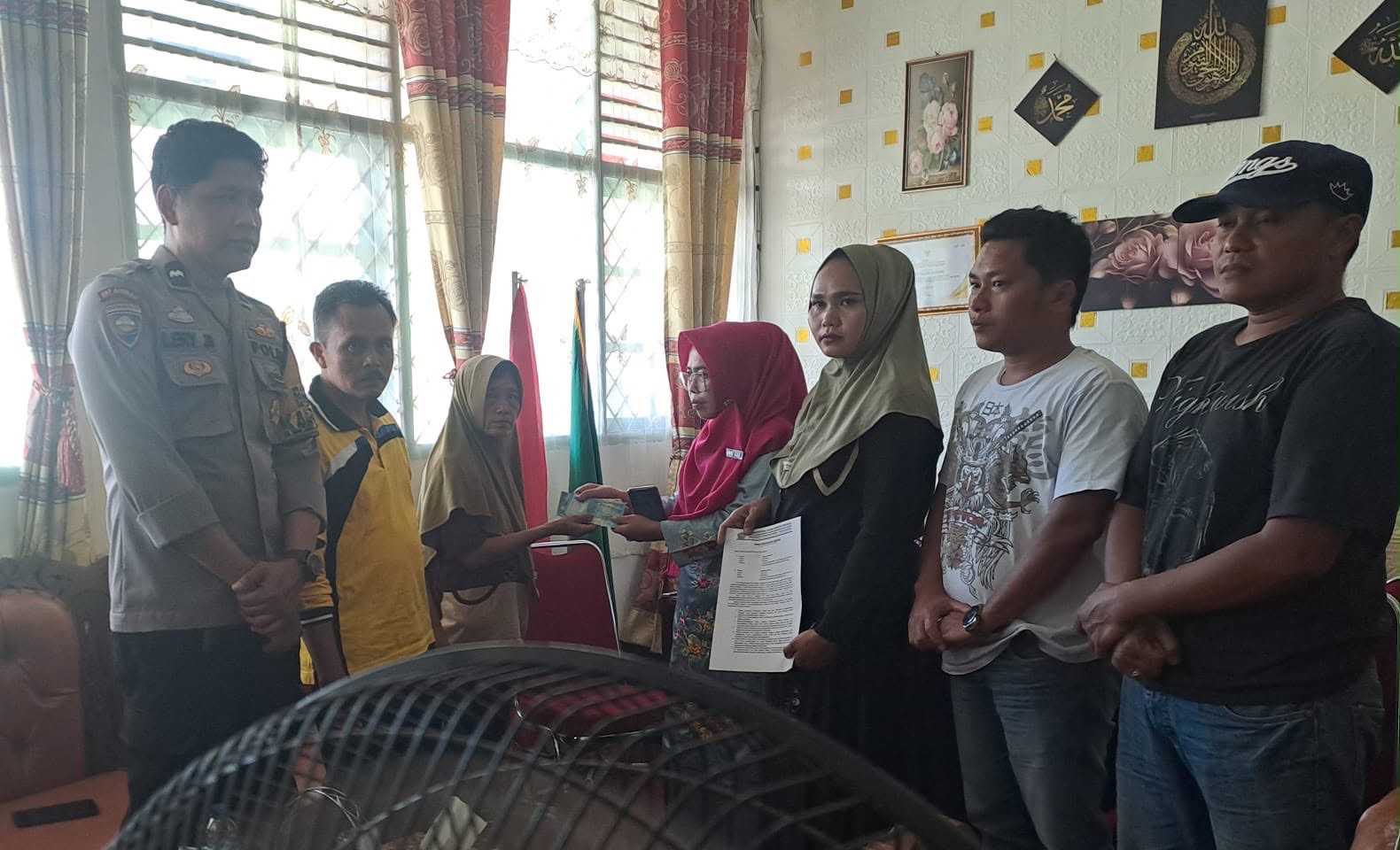 Sentuhan Humanis Polisi di MIN 1 Solok Selatan, Salah Paham Wali Murid Berakhir Damai