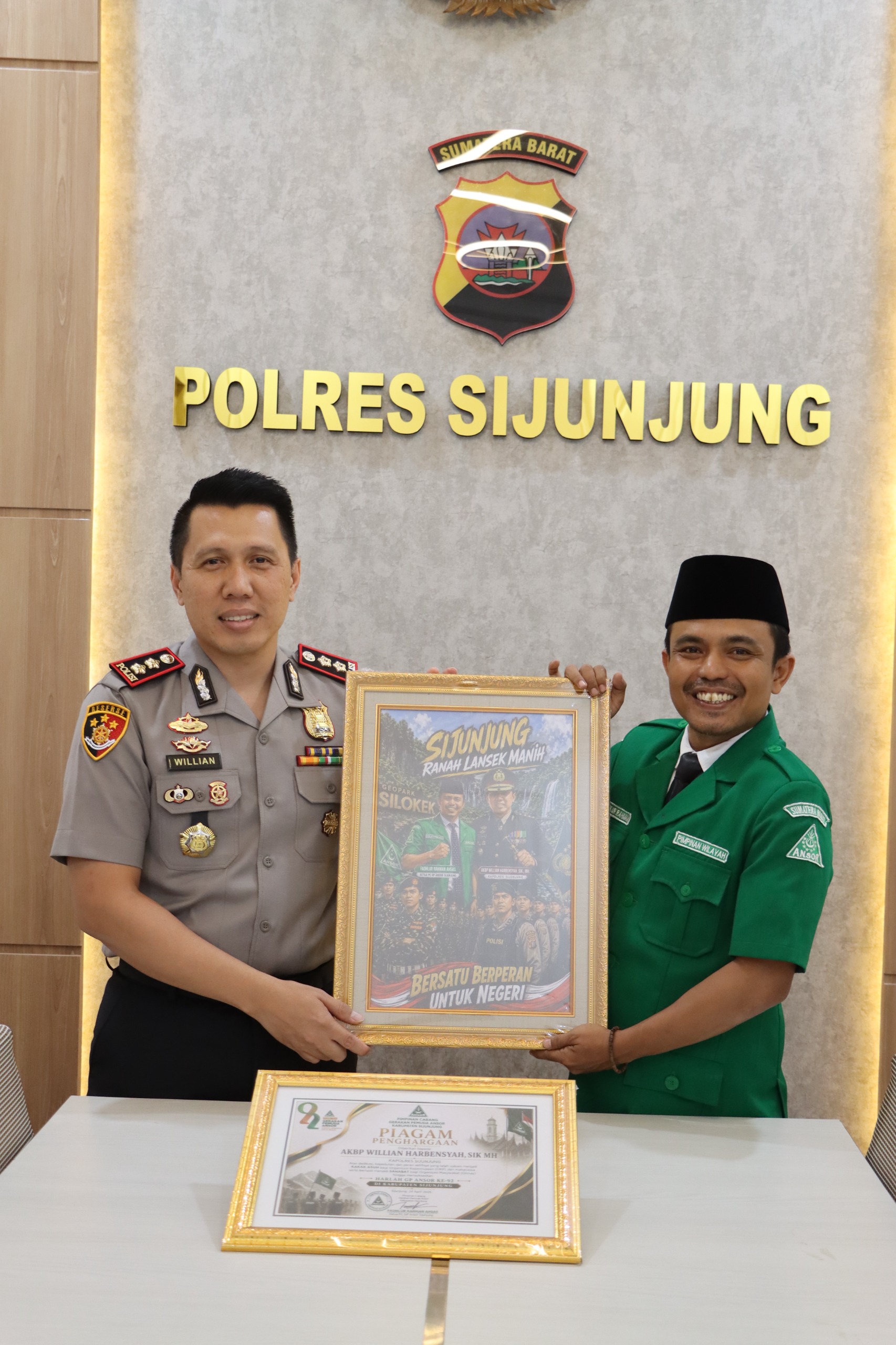 Kapolres Sijunjung Terima Ansor Awards atas Kepemimpinan Humanis dan Berintegritas