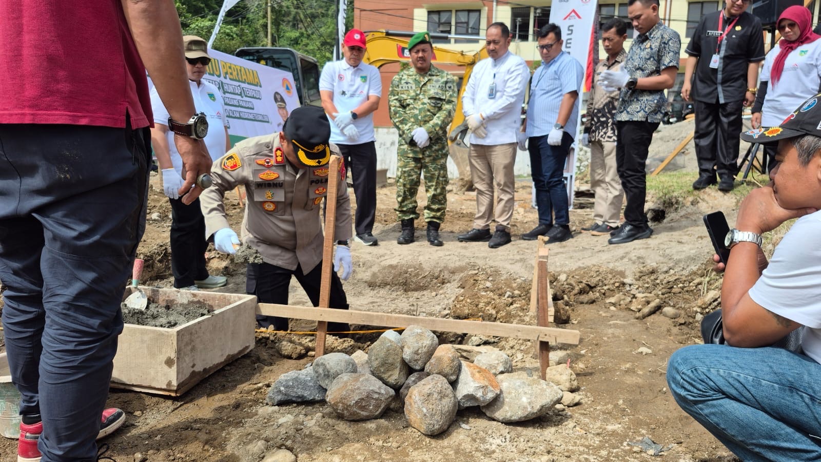 Kapolres Padang Panjang Hadiri Peletakan Batu Pertama Huntap Terpadu Bagi Korban Bencana Hidrometeorologi 2025