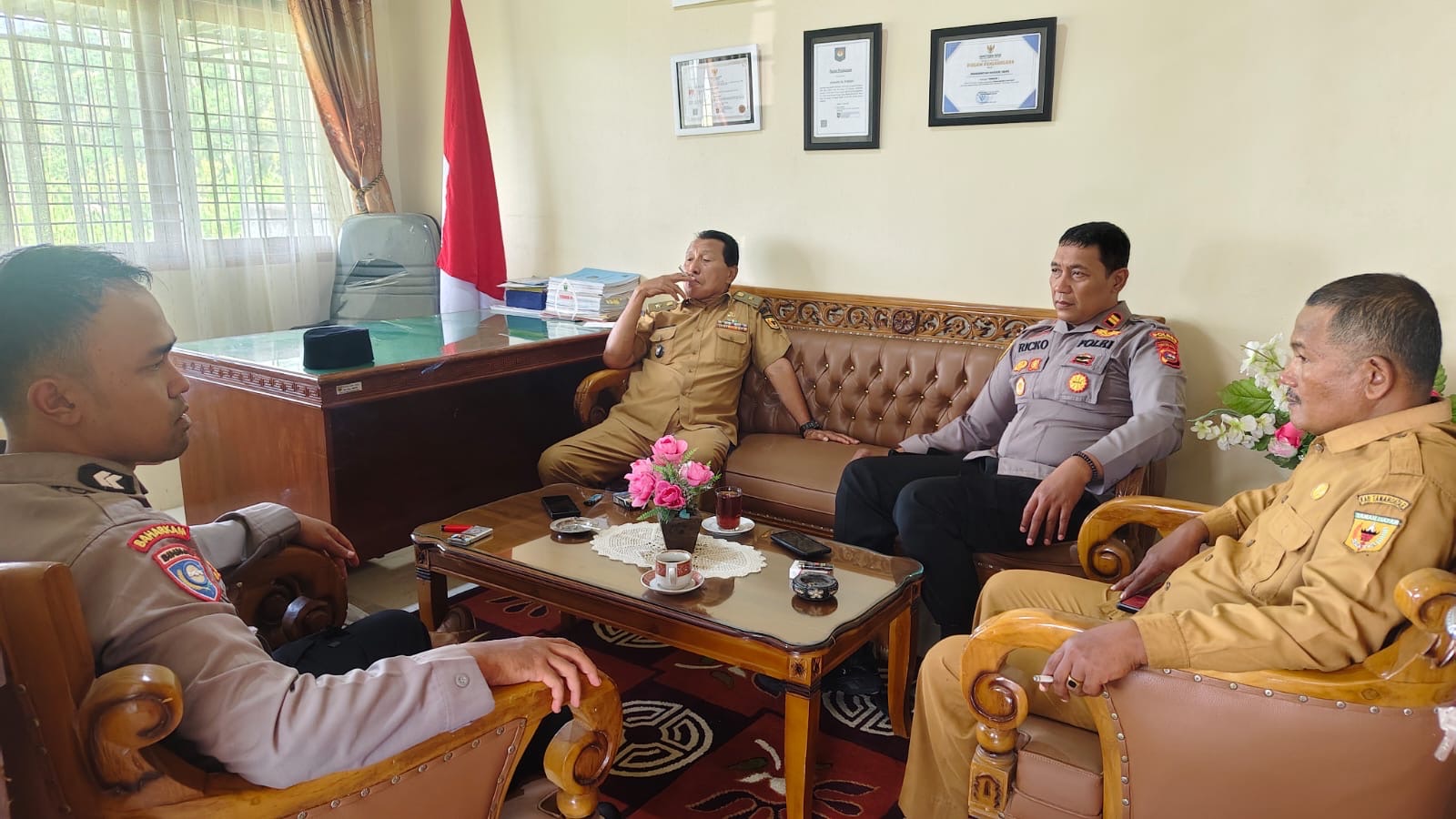 Kapolsek X Koto Sambangi Kantor Nagari Jaho, Bahas Antisipasi Tindak Pencurian Bersama Pemerintah Nagari dan Tokoh Masyarakat