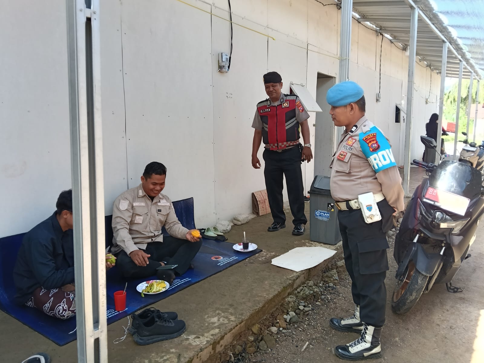 Polsek Palembayan Sambangi Huntara Padang Gantiang, Ada Pesan Penting untuk Warga