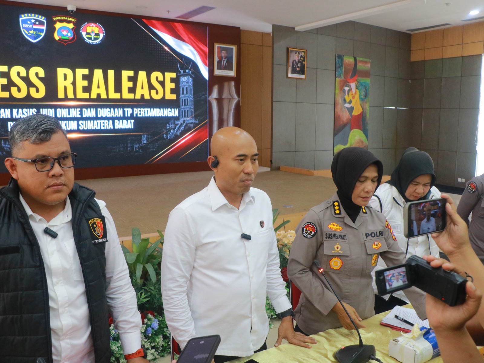 Ditreskrimsus Polda Sumbar Bongkar Dua Praktik Tambang Ilegal, Empat Tersangka Diamankan