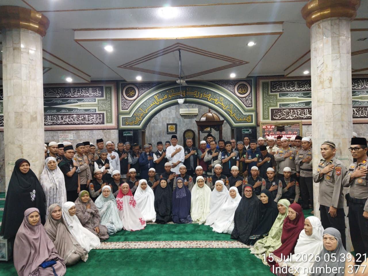 Kapolda Sumbar Hadiri Gerakan Subuh Berjamaah di Masjid Muhsinin, Pererat Silaturahmi Lewat “Ngopi Subuh”