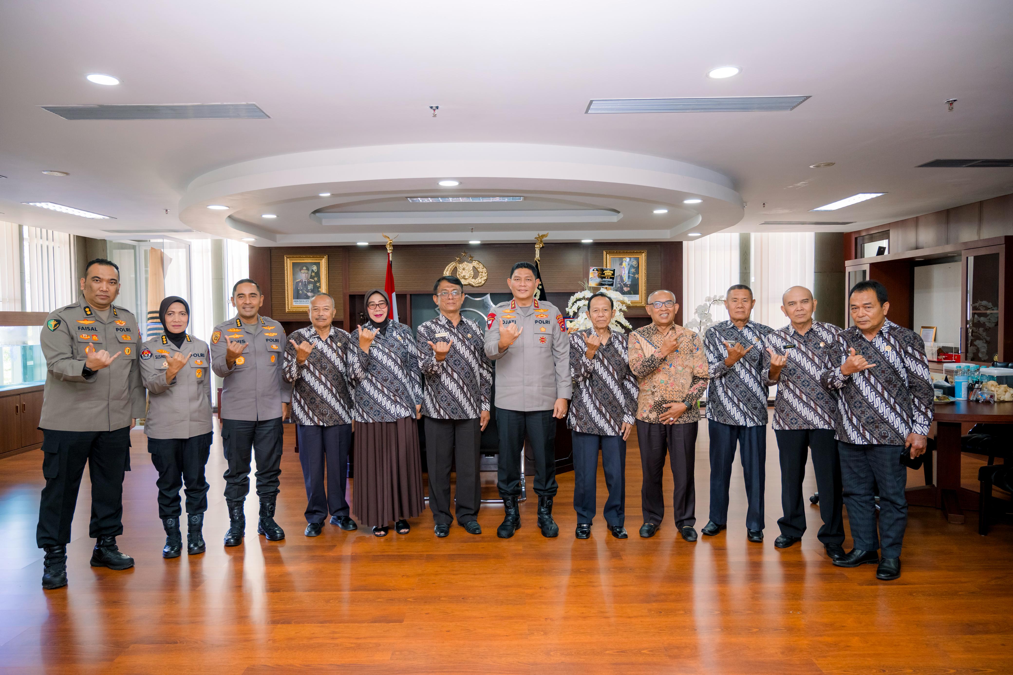 Kapolda Sumbar Terima Kunjungan Silaturahmi Pengurus Daerah PP Polri Sumbar, Pererat Kebersamaan Keluarga Besar Polri