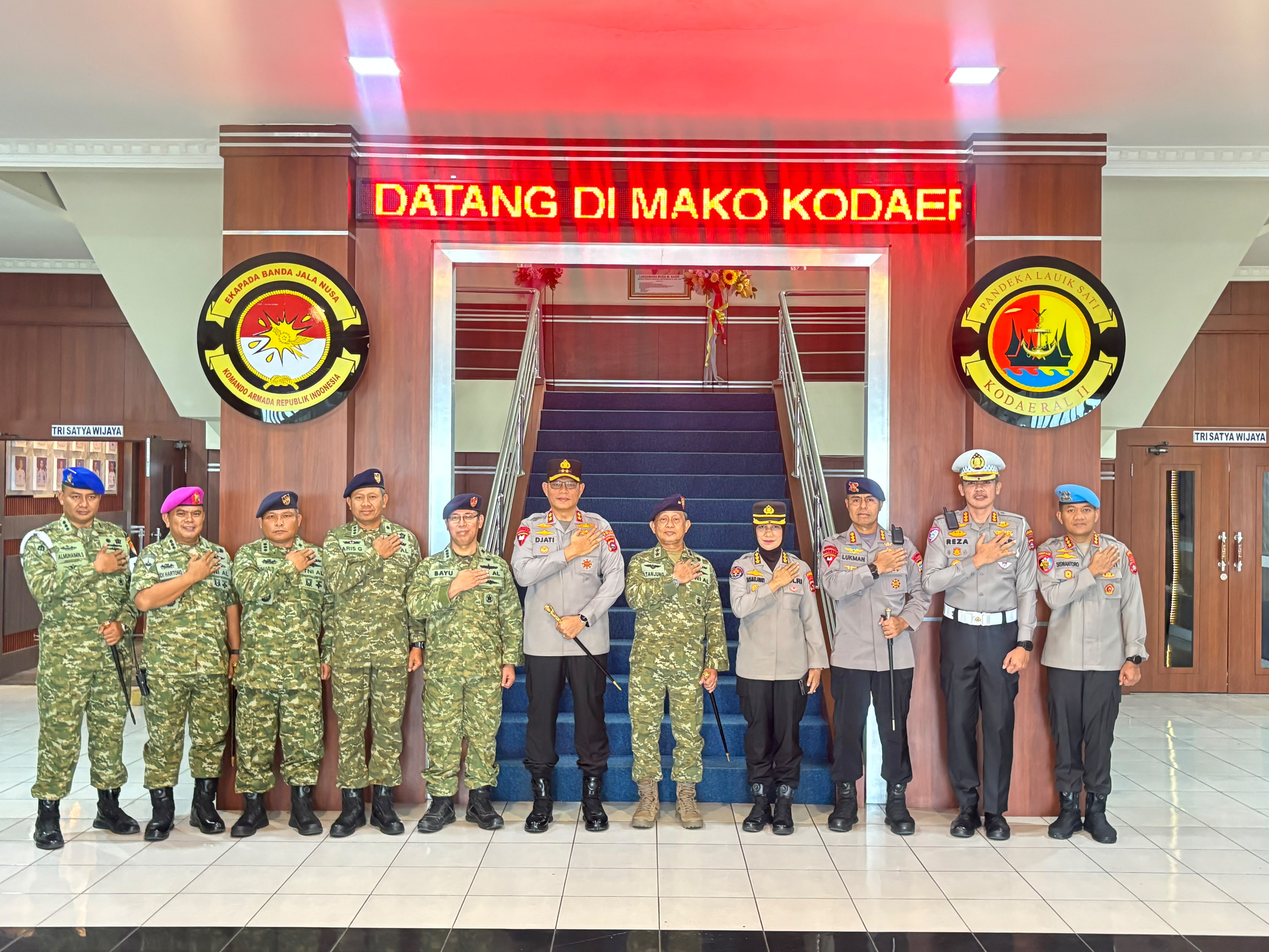 Silaturahmi ke Makodaeral II, Kapolda Sumbar Teguhkan Sinergitas TNI–Polri di Sumbar