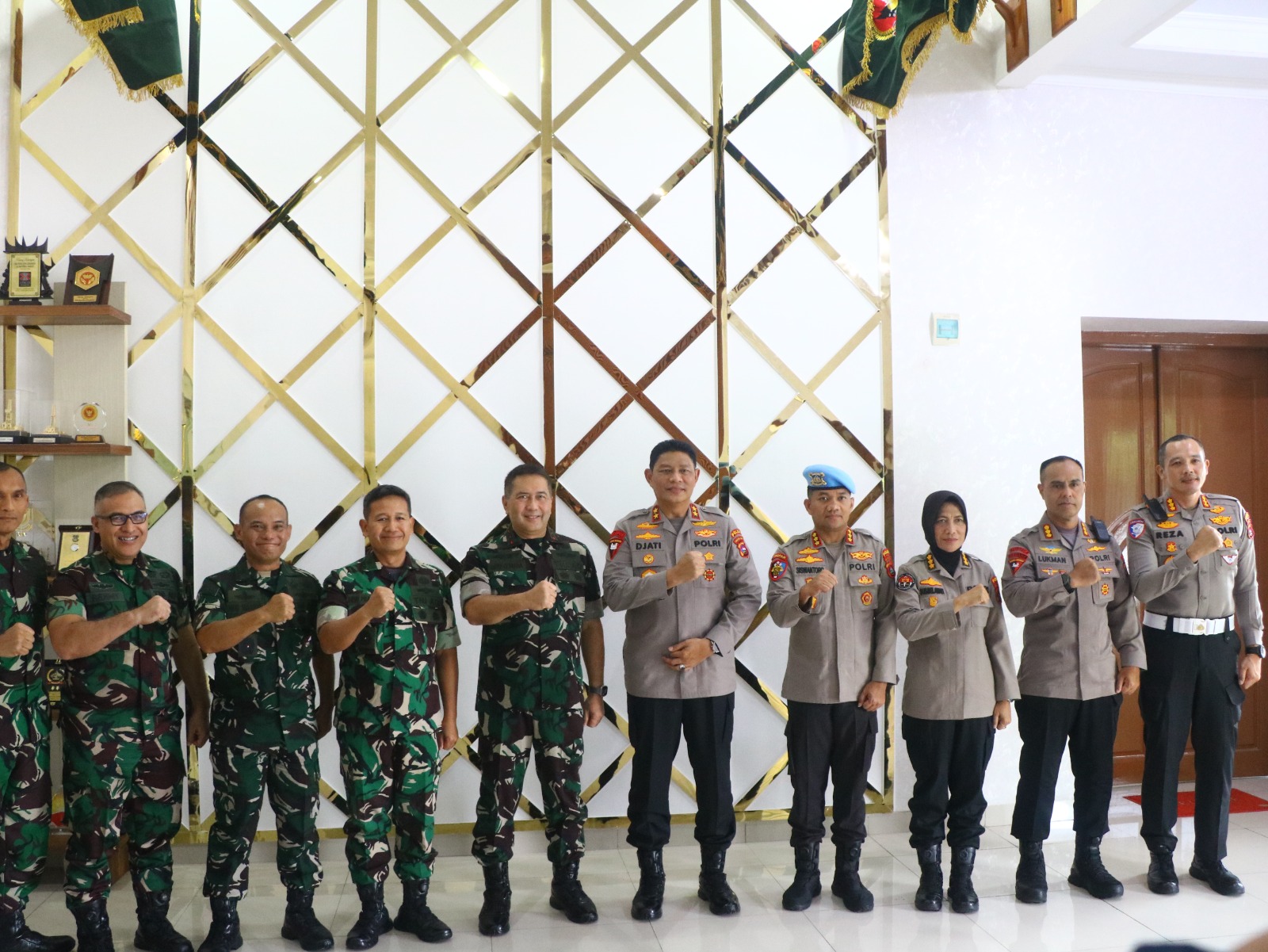 Kapolda Sumbar Jalin Silaturahmi dengan Pangdam XX/TIB, Perkuat Kolaborasi TNI-Polri Jaga Stabilitas Daerah