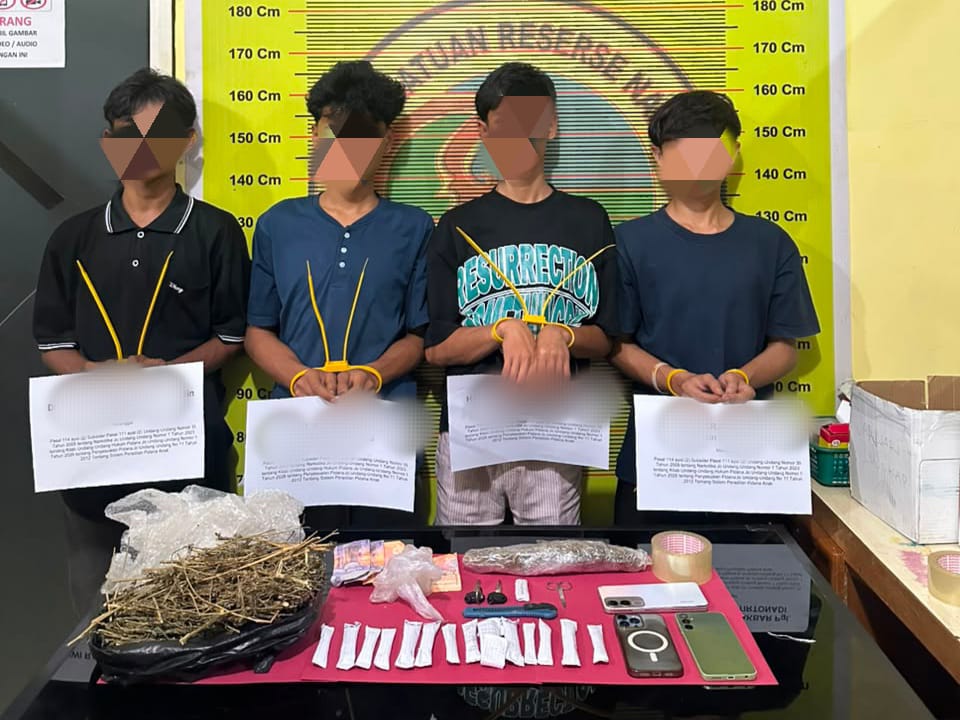Satresnarkoba Polres Pessel,&nbsp; Ringkus 4 Remaja Saat Asyik Transaksi Ganja