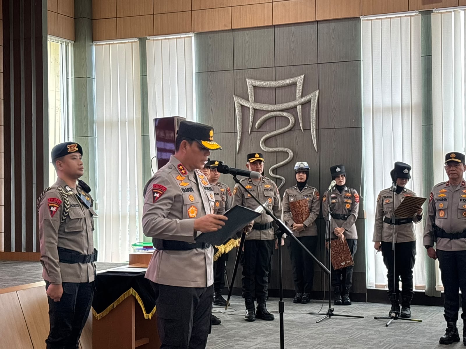 Kapolda Sumbar Pimpin Serah Terima Jabatan Pejabat Utama dan Kapolres Jajaran