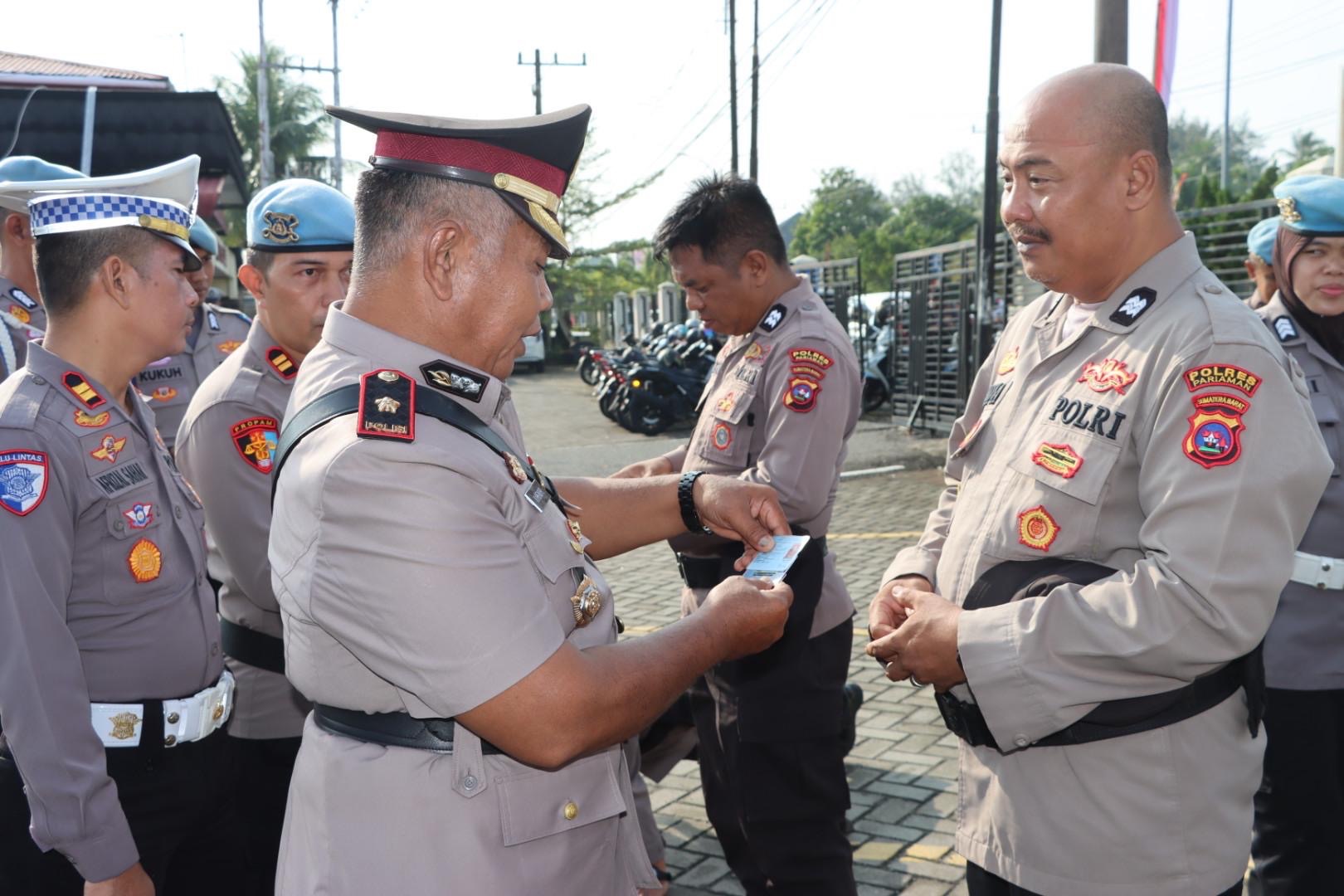 Wakapolres Pariaman Sidak HP dan Kelengkapan Personel, Tegaskan Larangan Judol dan Pinjol