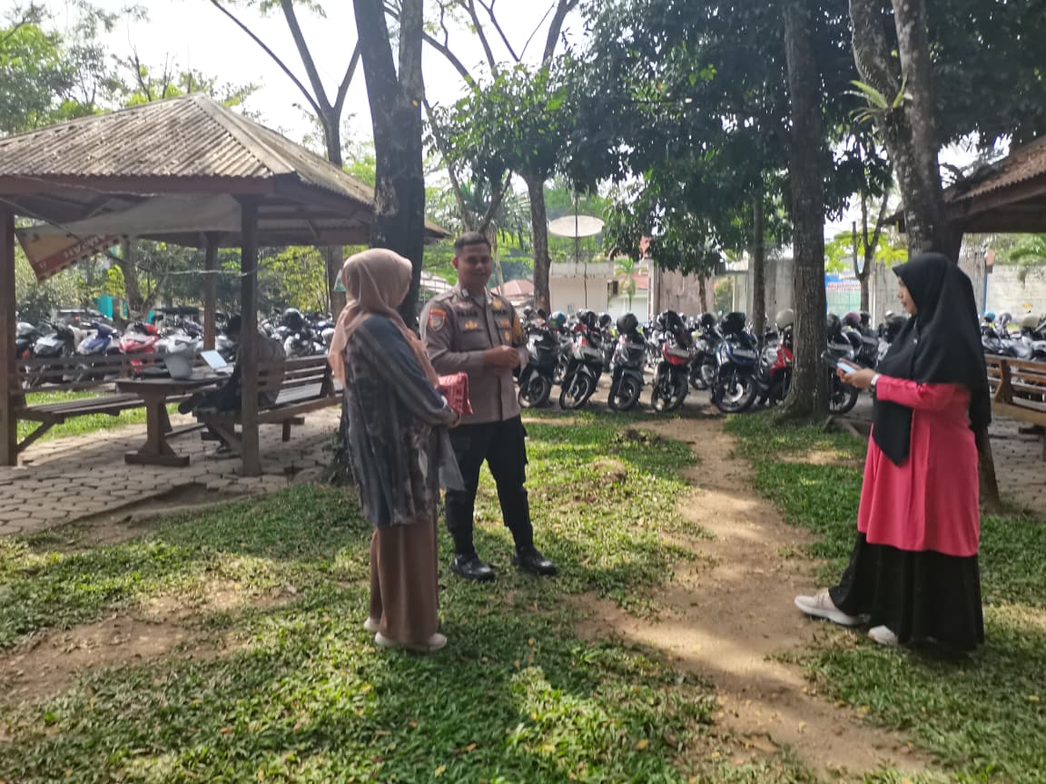 Bhabinkamtibmas Nagari Koto Tuo Bersama Dharma Wanita Politeknik Pertanian Negeri Payakumbuh Peduli Lingkungan