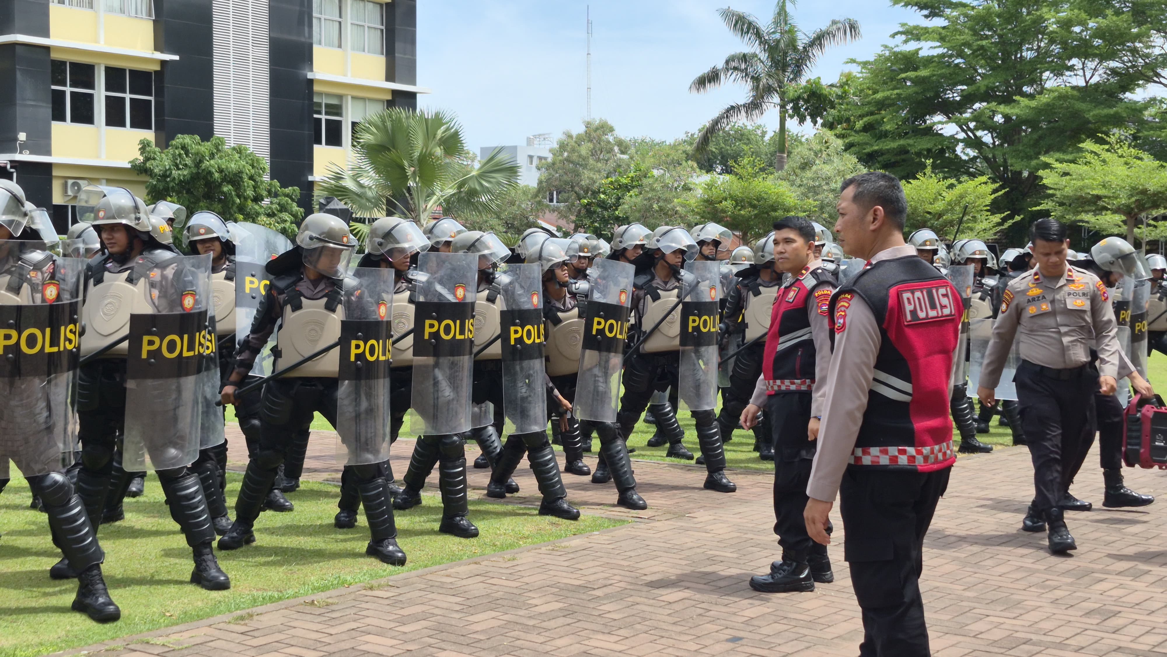 Tingkatkan Kesiapsiagaan Pengamanan, Ditsamapta Polda Sumbar Gelar Latihan Dalmas Gabungan
