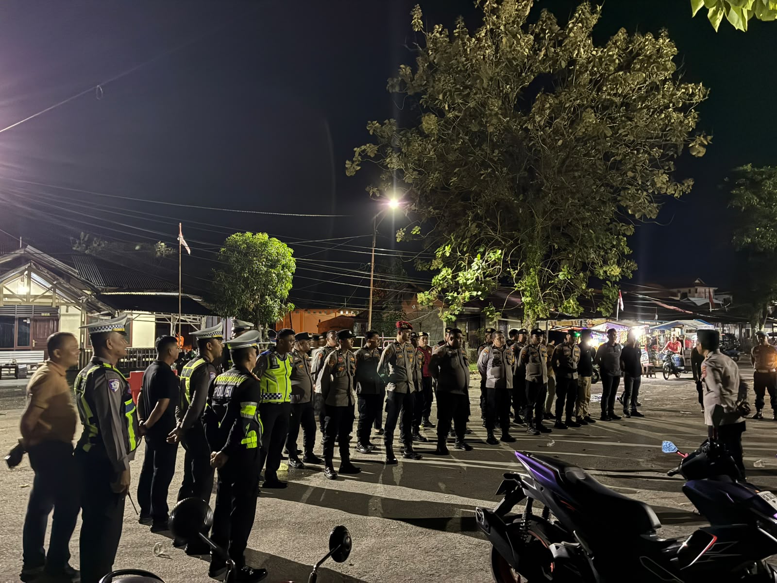 Polres Pariaman Amankan Konser Amal dan Pesta Rakyat “Pariaman Sabiduak Sadayuang”, Ribuan Warga Padati GOR Rawang