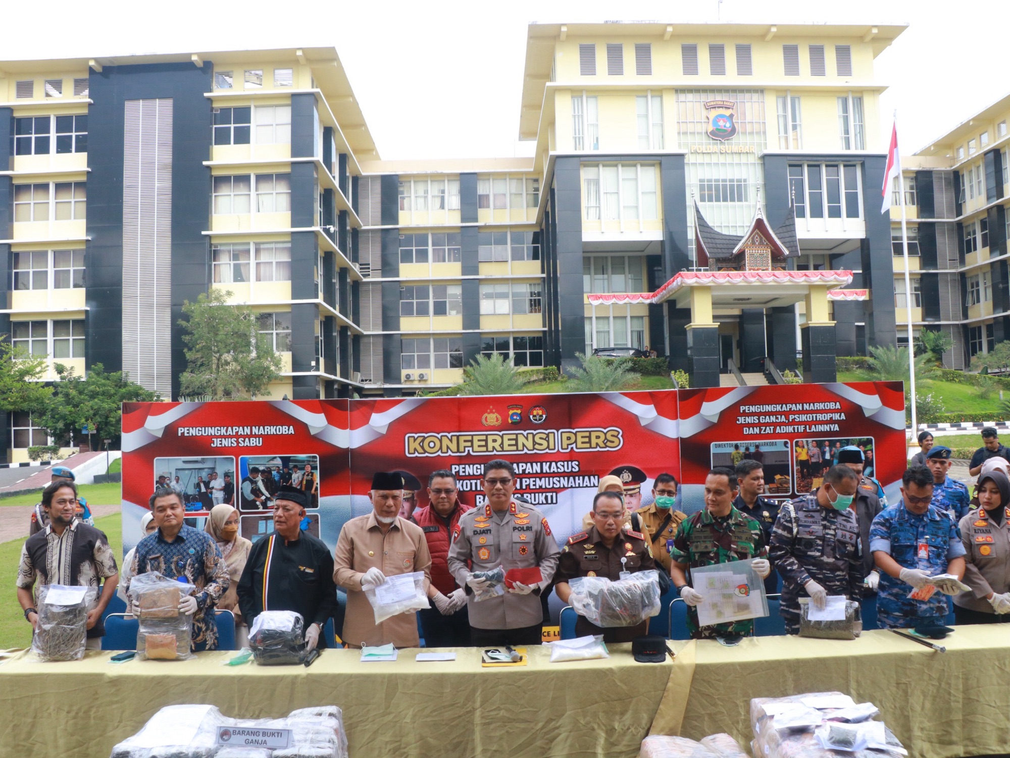 Ditresnarkoba Polda Sumbar Ungkap 43 Kasus Narkotika, Amankan 51 Tersangka