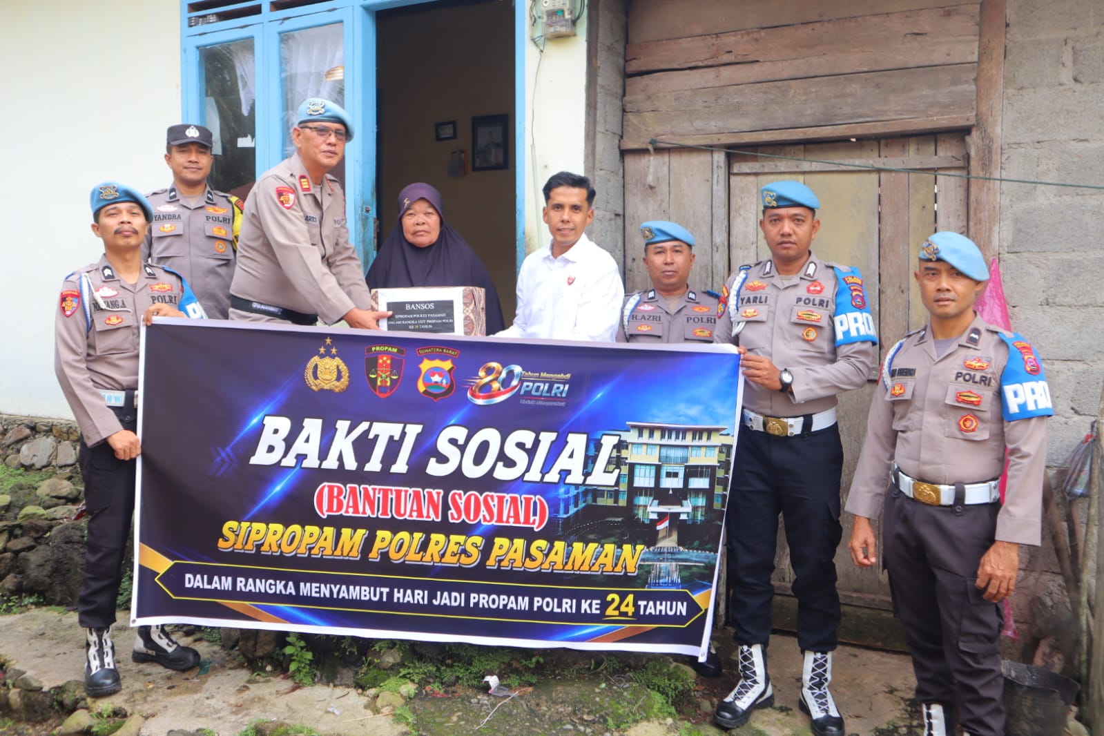 Sambut HUT Propam Polri, Sipropam Polres Pasaman Bagikan Sembako kepada Masyarakat