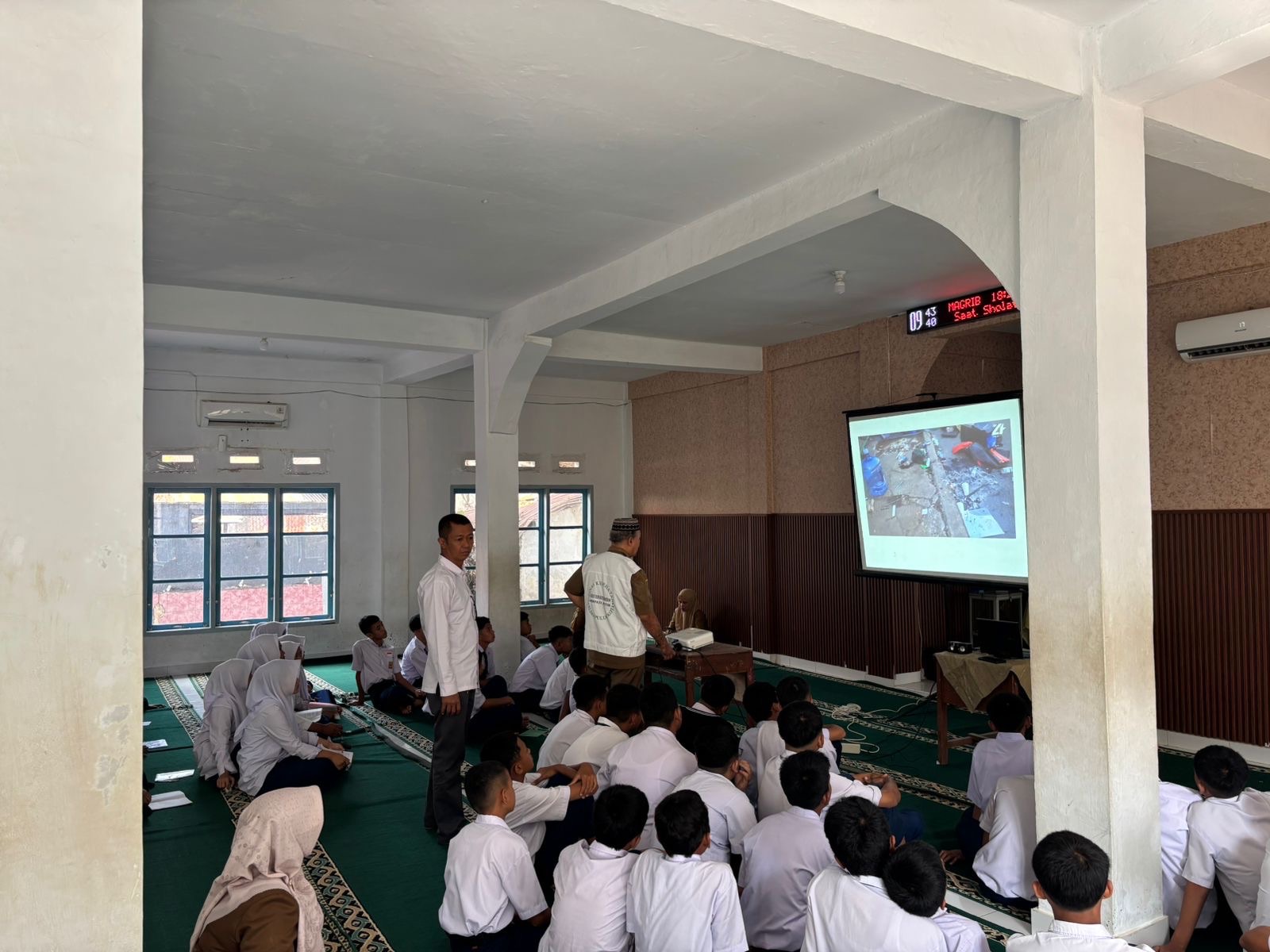 Satresnarkoba Polres 50 Kota Berikan Penyuluhan Anti Narkoba kepada Siswa SMPN 2 Suliki