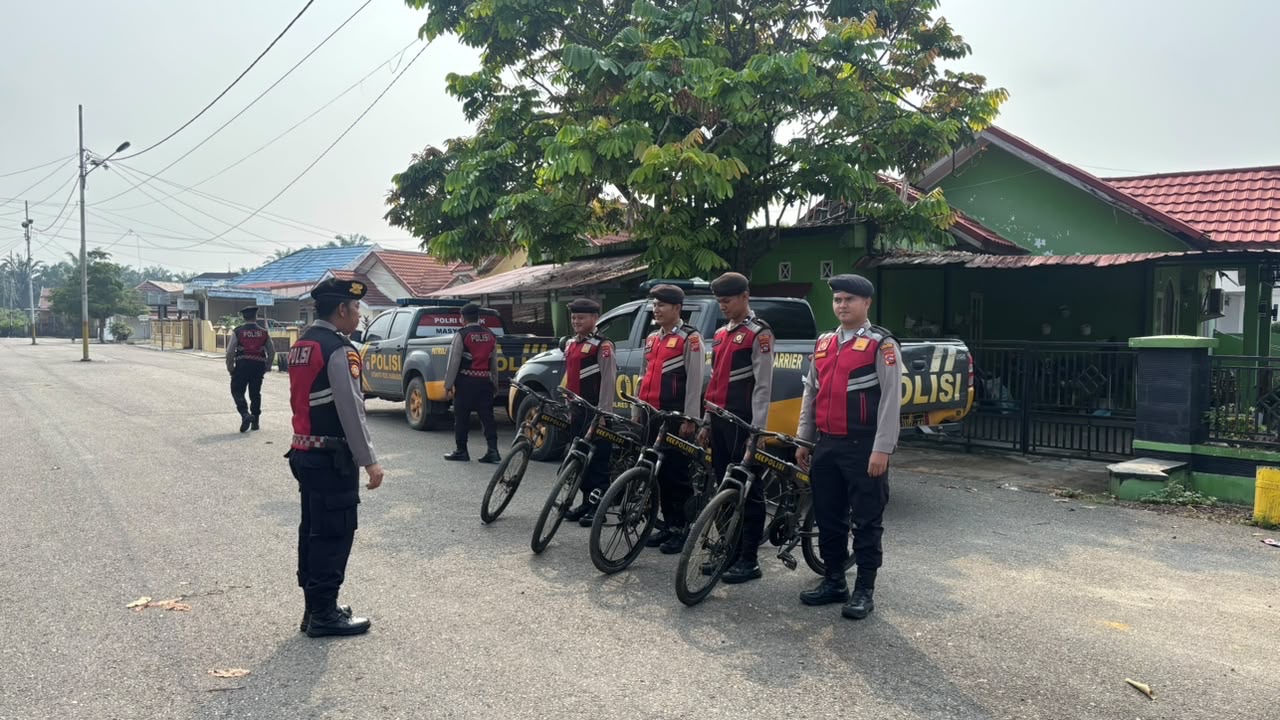 Patroli Sepeda, Samapta Polres Dharmasraya Sapa Warga dan Jaga Kamtibmas