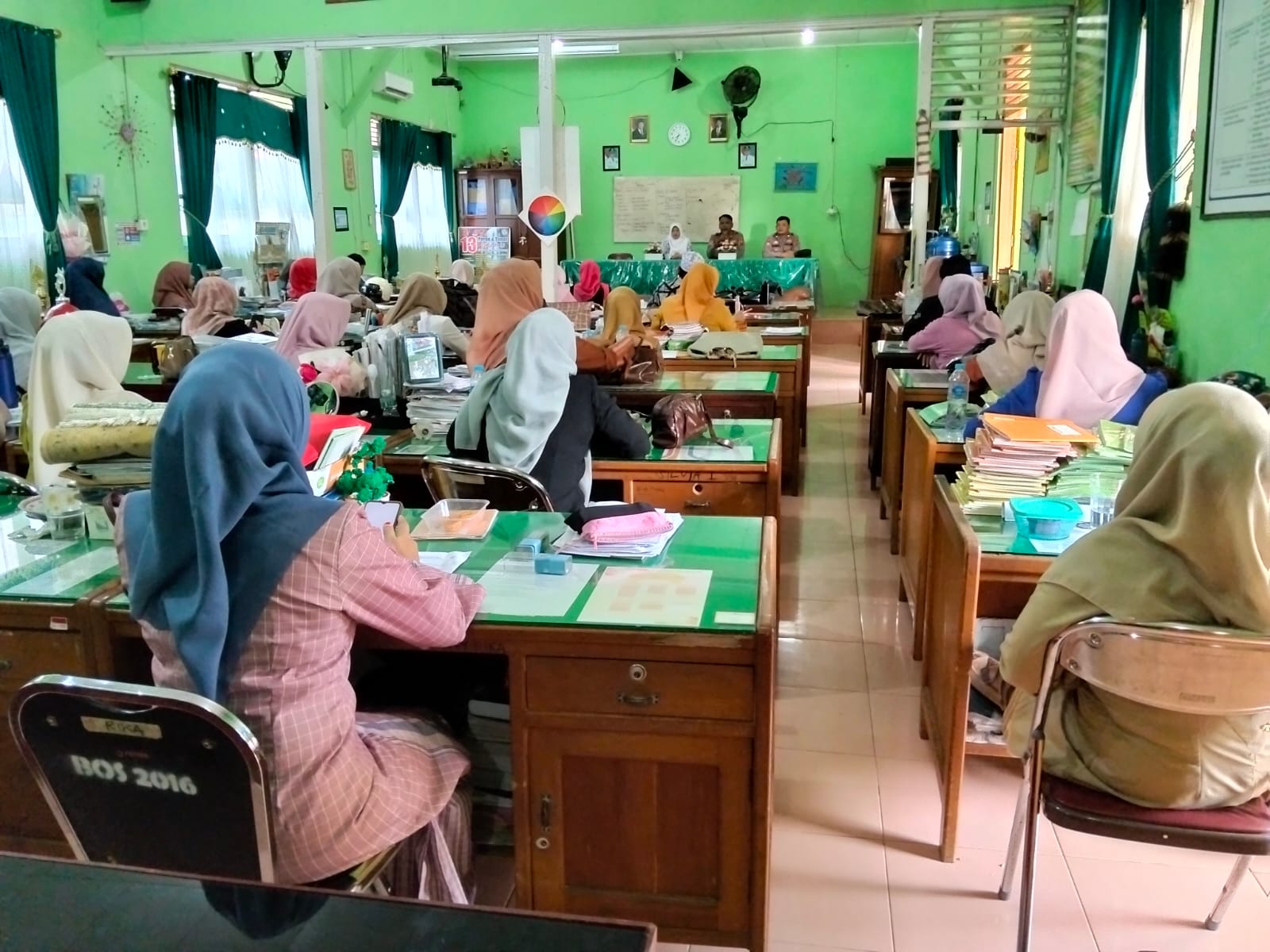 Polisi Masuk Sekolah, Polres Agam Edukasi Cegah Narkoba dan Bullying serta Buka Akses Informasi Pendidikan