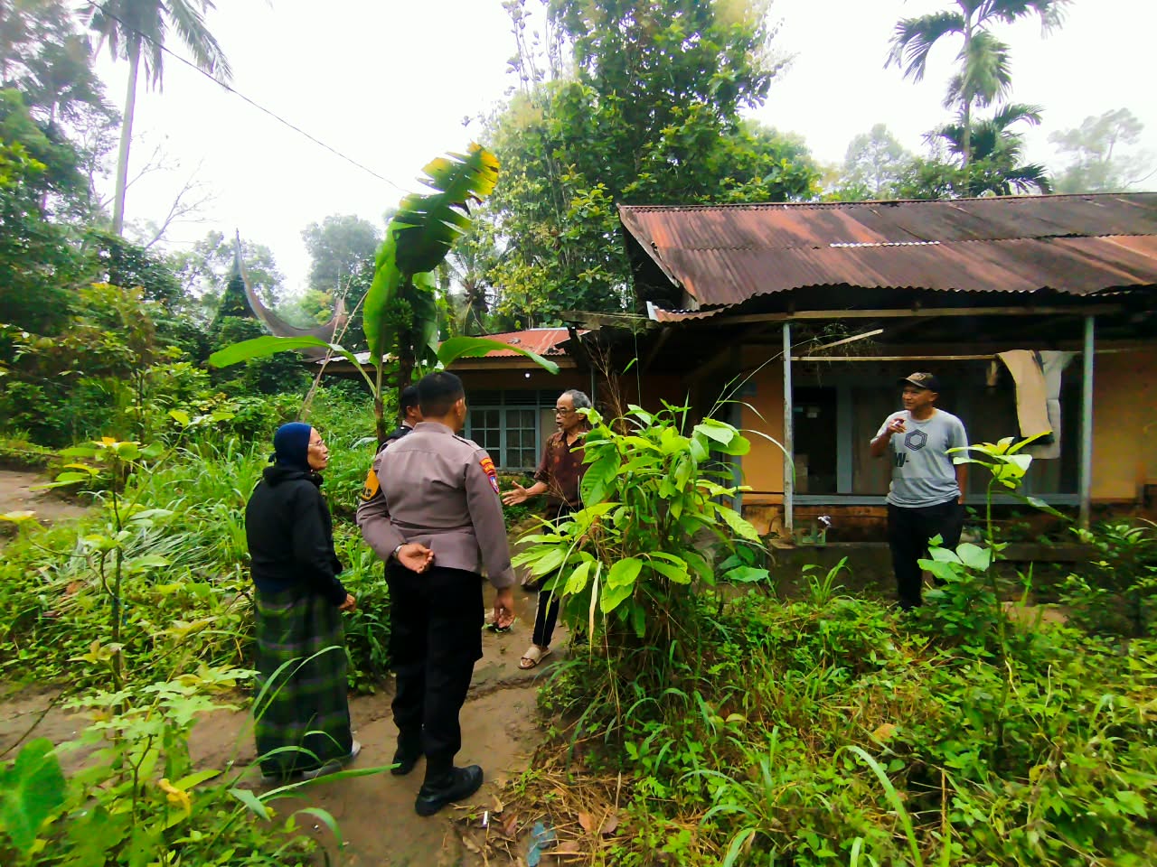Personel Polres 50 Kota Hadir Amankan ODGJ di Jorong Ateh Koto, Wujud Kepedulian kepada Masyarakat