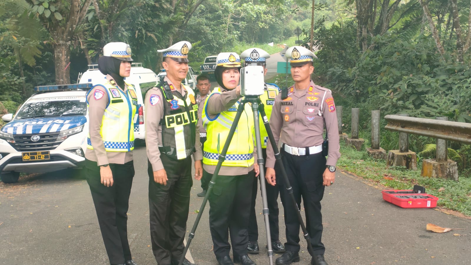 Polres Padang Panjang Bersama Tim TAA Ditlantas Polda Sumbar Laksanakan Olah TKP Kecelakaan Lalu Lintas