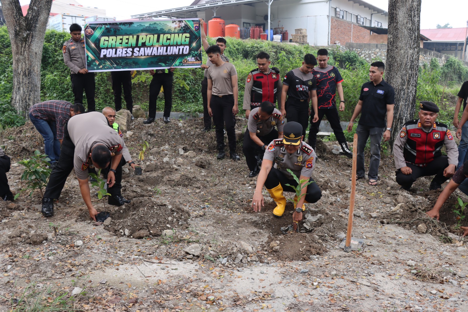 Peduli Lingkungan, Kapolres Sawahlunto Akbp Simon Yana Putra Pimpin Green Policing Di Karang Anyar Santur