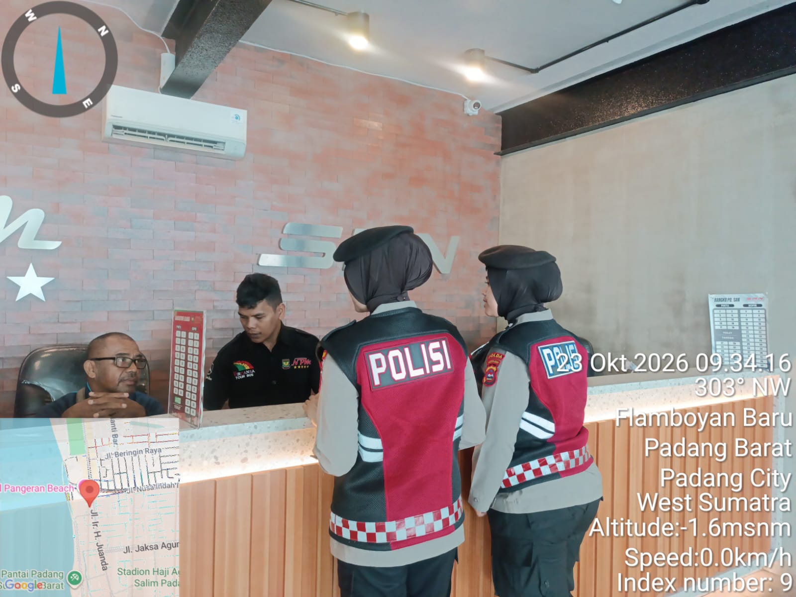 Pastikan Kenyamanan Penumpang, Ditsamapta Polda Sumbar Patroli Hingga ke Loket Bus NPM Padang