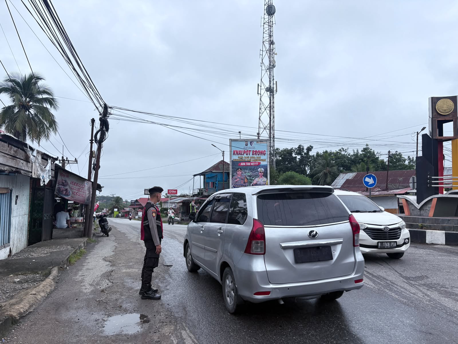 Cegah Kecelakaan dan Lancarkan Arus Kendaraan, Sat Samapta Polres Sawahlunto Gelar Pengaturan Pagi di Simpang Santur
