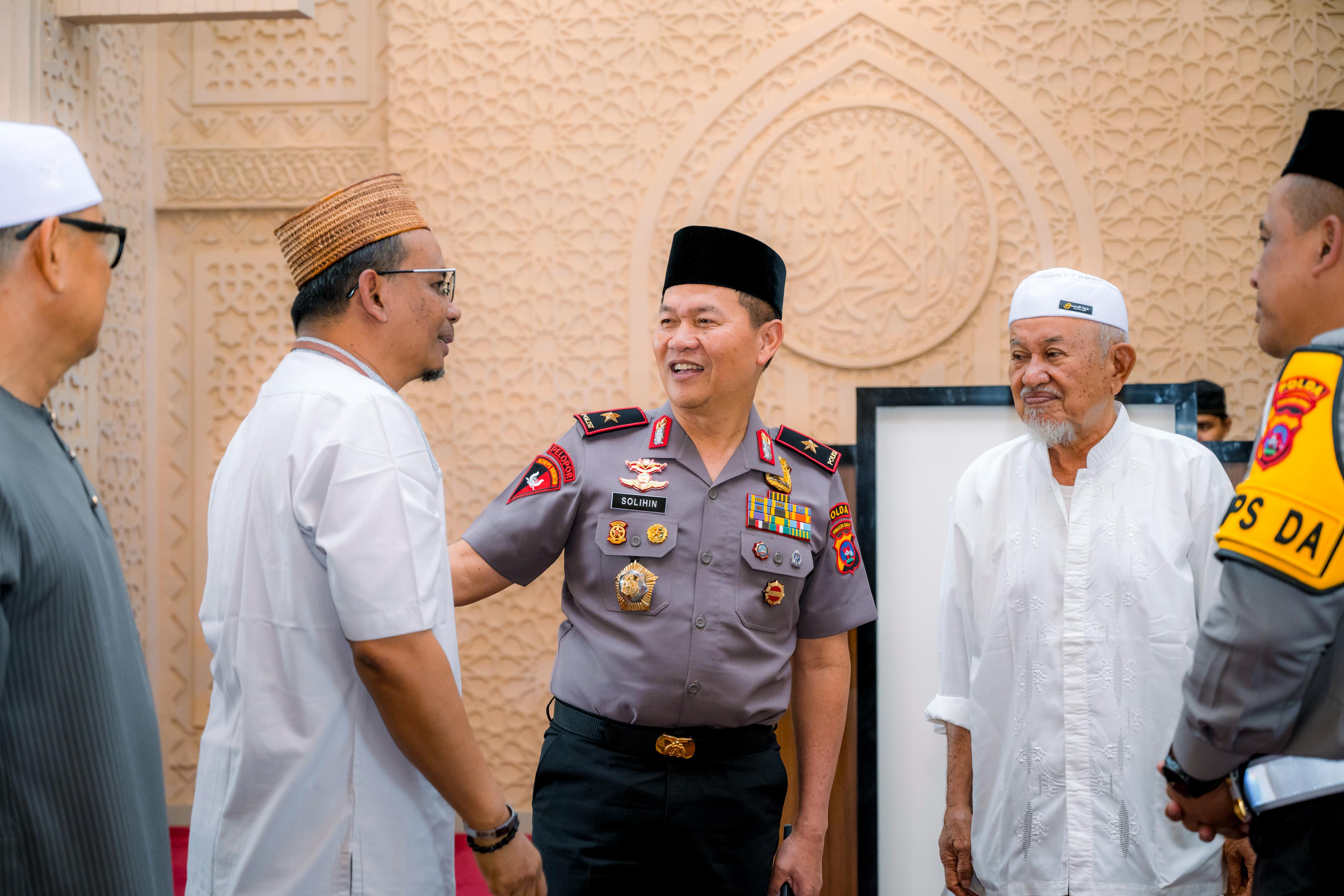 Wakapolda Sumbar Pererat Silaturahmi dengan Tokoh Agama dan Masyarakat melalui Jumat Keliling