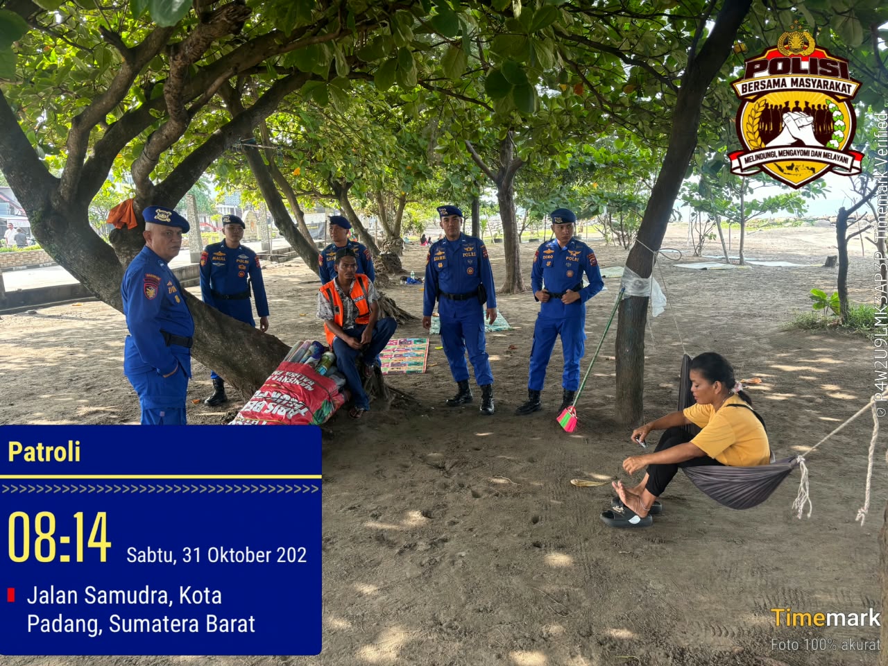 Ditpolairud Polda Sumbar Hadir di Pantai Padang, Wujudkan Wisata Aman melalui Program Polisi Bersama Masyarakat