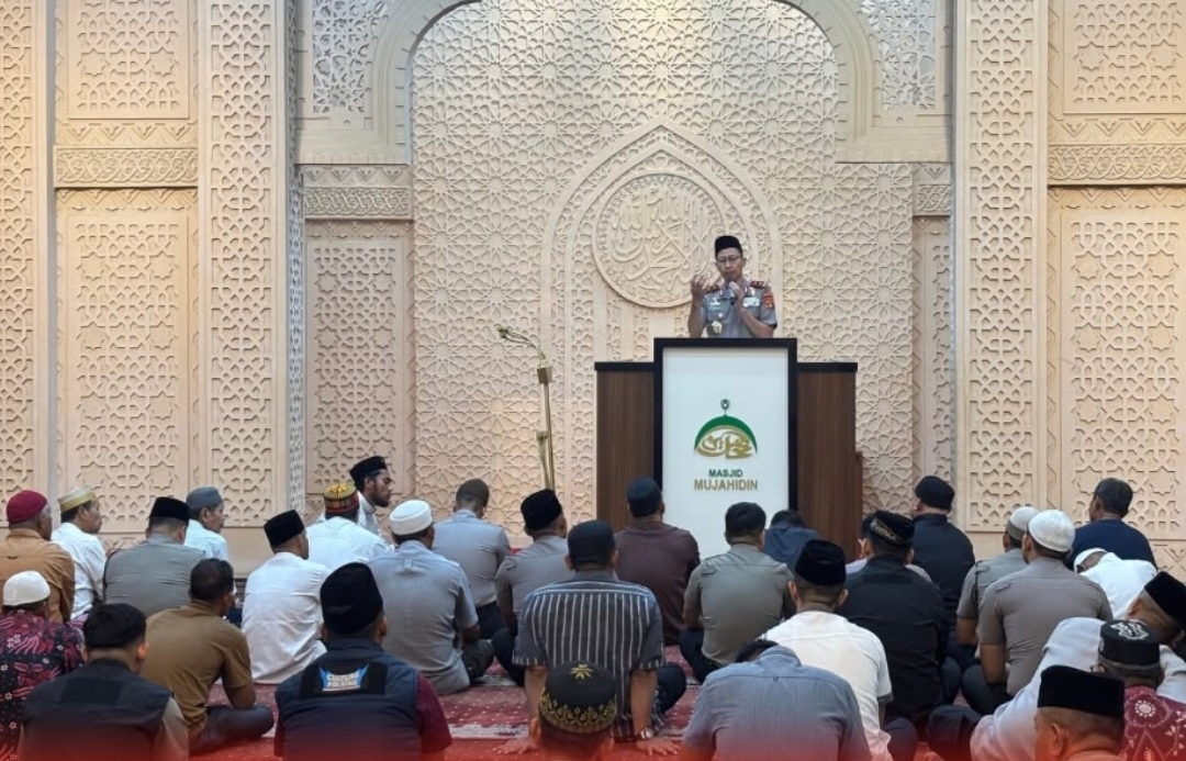 Sapa Jamaah Masjid Mujahidin Saat Subuh Keliling, Kapolda Sumbar Irjen Pol Jawari Ajak Masyarakat Bersama Berantas Judi Online dan Narkoba